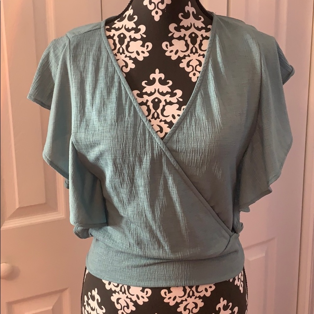 4/$30 One ❤️ Love Ruffled Top Size Large
